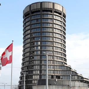 BIS Official Flags $320 Billion Stablecoin Market as Financial Stability Concern