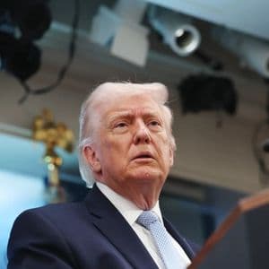 Trump Rejects Iran Deal — Bitcoin Reacts With Sharp Drop Below $74K