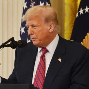 Trump Orders Fed Crypto Rails Review; Aptos Stakes $50M, Bunq Hits €100M
